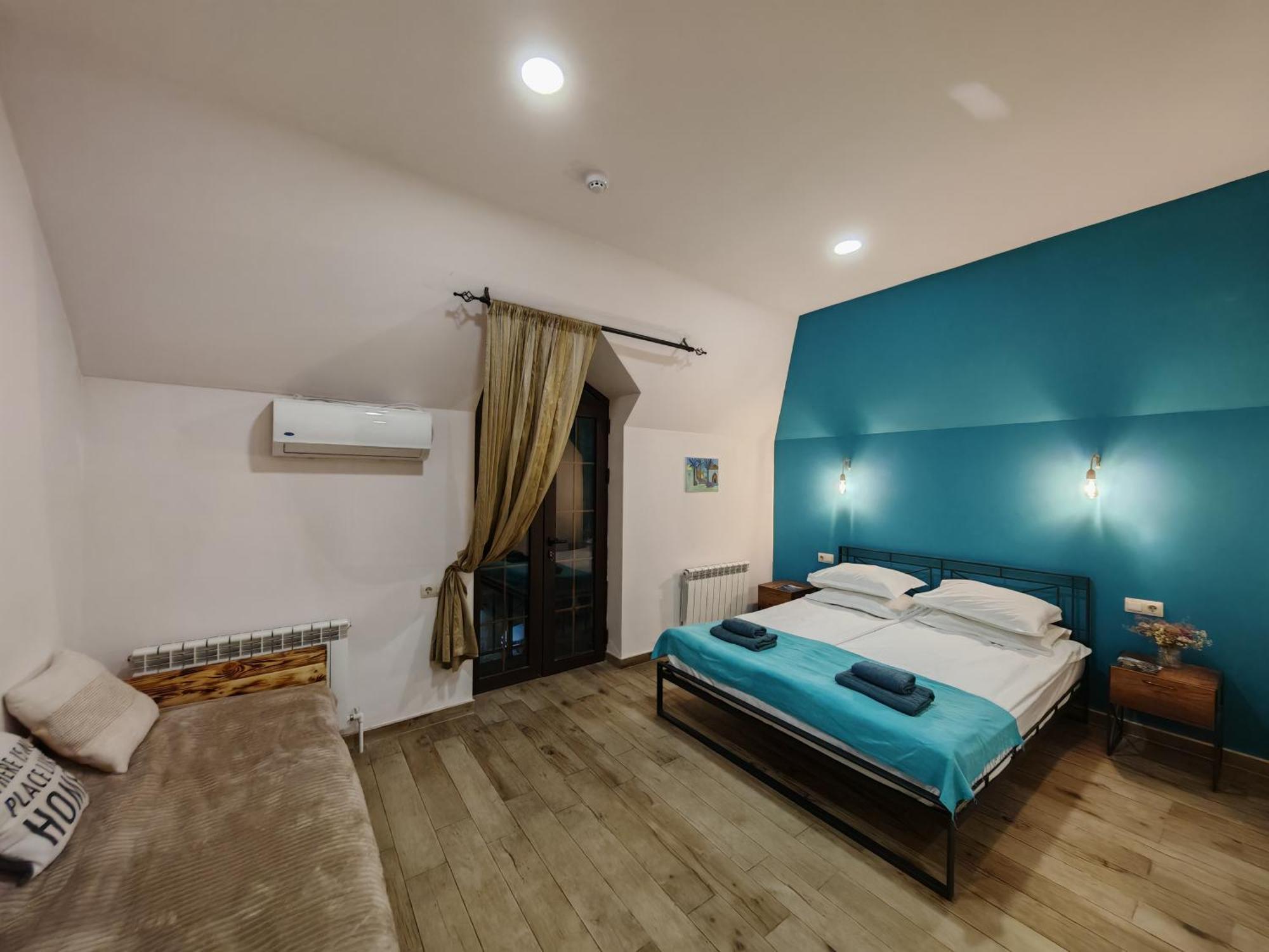 Blur Inn Gallery Yerevan Exterior photo